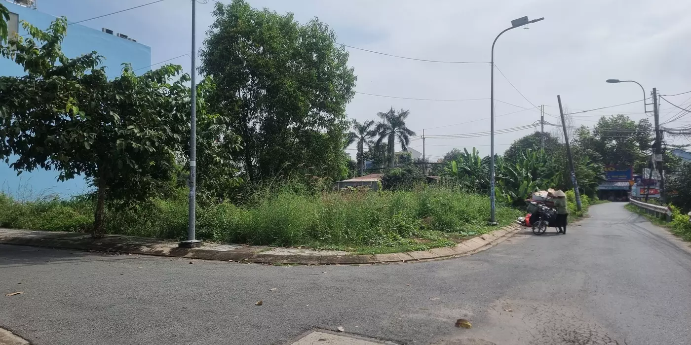 bán gấp lô đất góc 2 mặt tiền đường số 7  xã tân thông hội