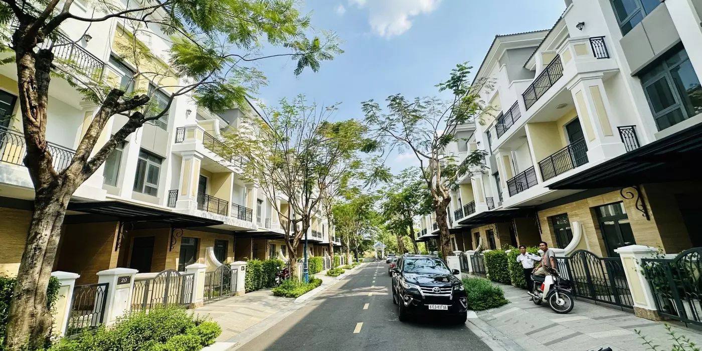 Biệt thự verosa phú hữu DT 104m đúc 3 tầng khu vip, giá tốt