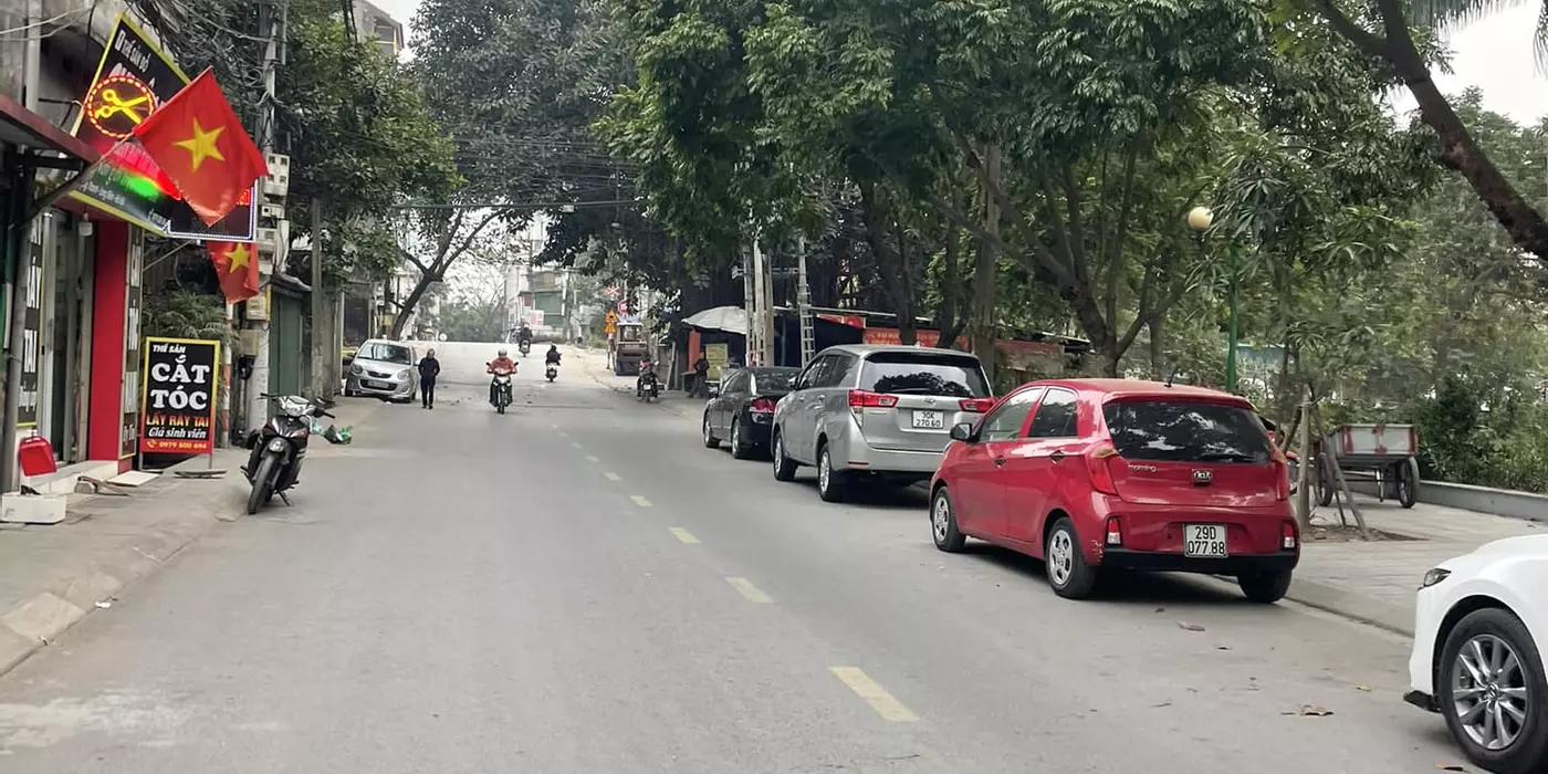 CỰC HIẾM NHỈNH 6.5 TỶ NHÀ MỚI TT THANH XUÂN, GARA Ô TÔ KINH DOANH, LH 0975666943

 CỰC HIẾM