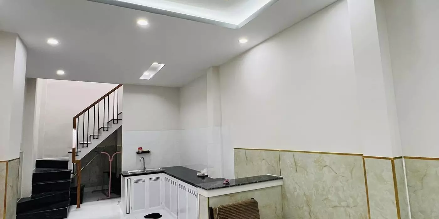 Bán nhà 2 tầng ngay chợ Vĩnh Hải đường Nguyễn Khuyến Nha Trang 1ty690