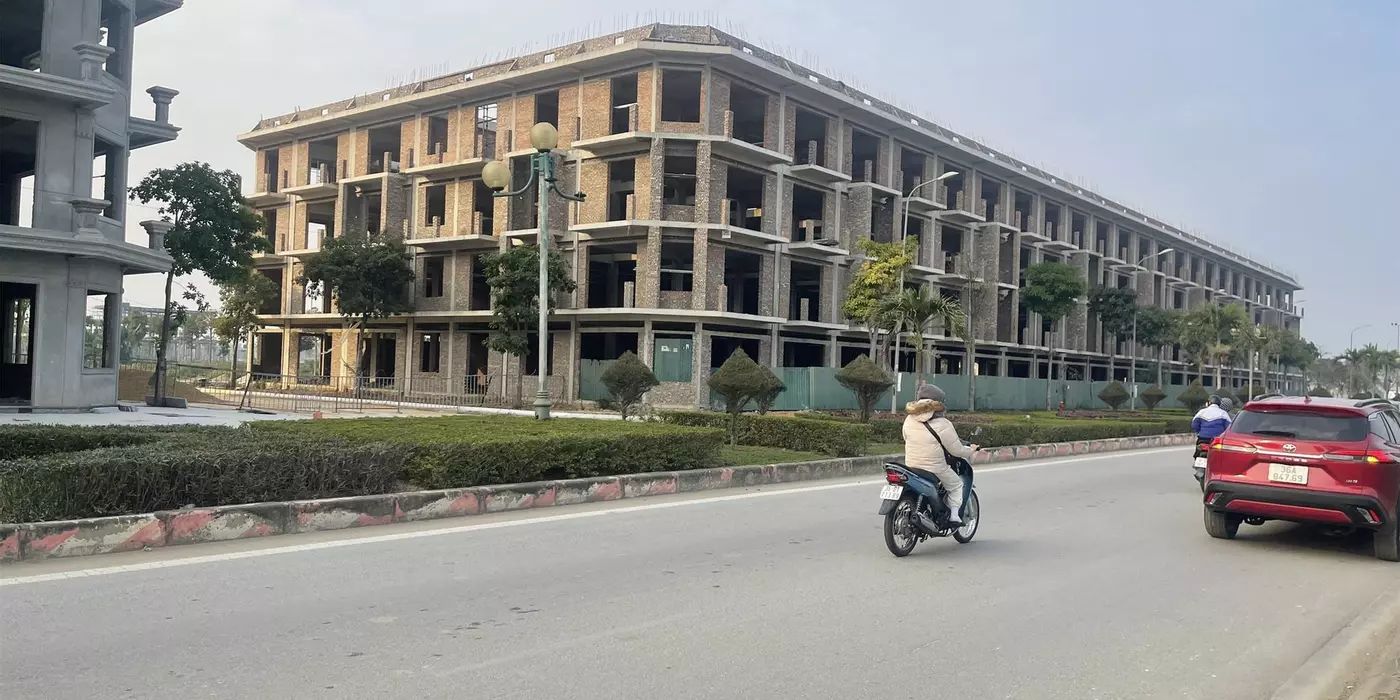 CẶP GÓC NGÃ TƯ ĐẠI LỘ CSEDP. NHÀ 4 TẦNG SẴN SỔ SANG TÊN NGAY. KĐT XUÂN HƯNG. LH: 0966 343 969