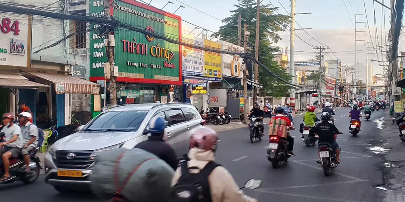 Bán nhà Mặt tiền Âu Cơ - Ngay Bàu Cát - Đồng Đen,DT: 5.2x21m, 2 tầng cũ, giá 19.5 tỷ (TL)