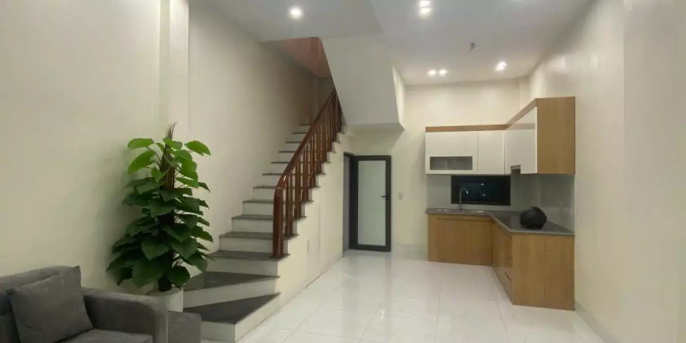Bán nhà 3 tầng mới full nội thất trung tâm Kì Bá cách Phan bá vành 25m