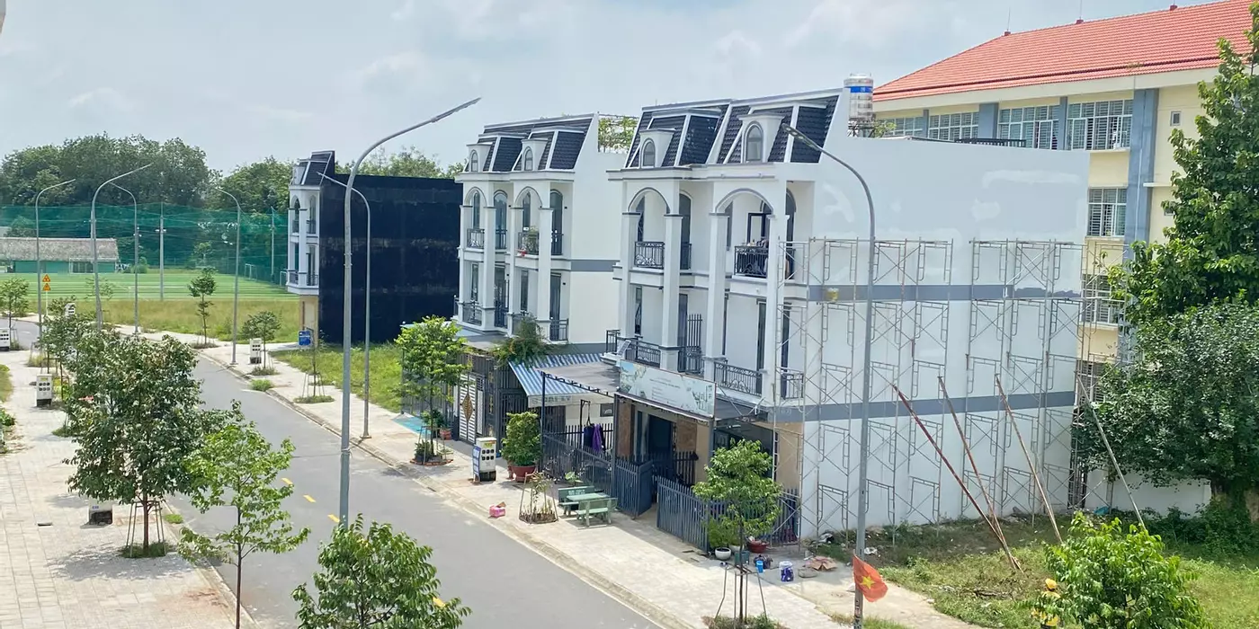 Gia đình tôi có lô đất 72m cần bán gấpVị trí đất đối diện trường cấp 1 và 2 của phường Phú Chánh,