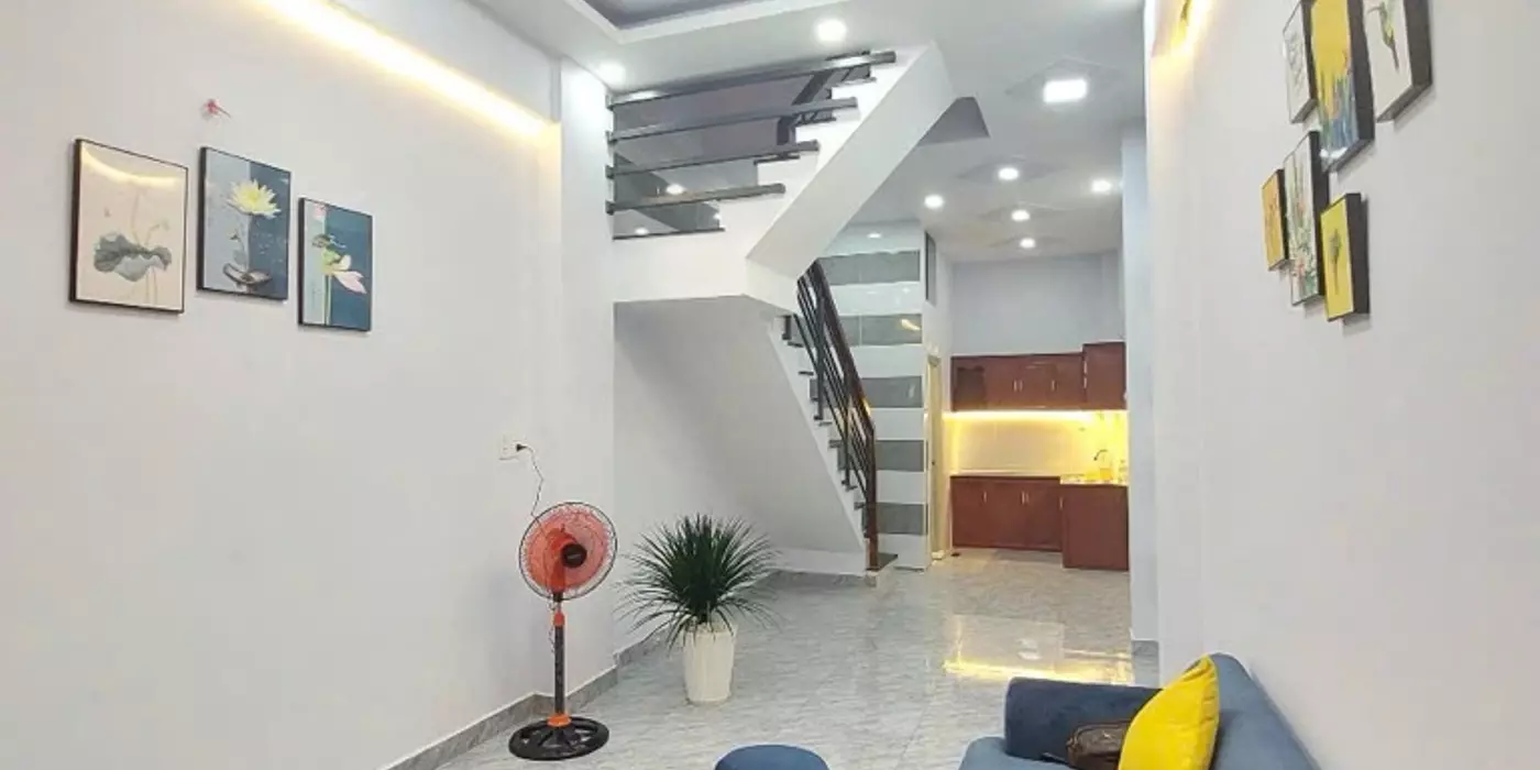 LÊ VĂN QUỚI, SÁT MẶT TIỀN, HẺM ĐẸP 4M THÔNG, 40M2, 2 TẦNG 2PN, SỔ HOÀN CÔNG ĐỦ, TẶNG NỘI THẤT GIÁ