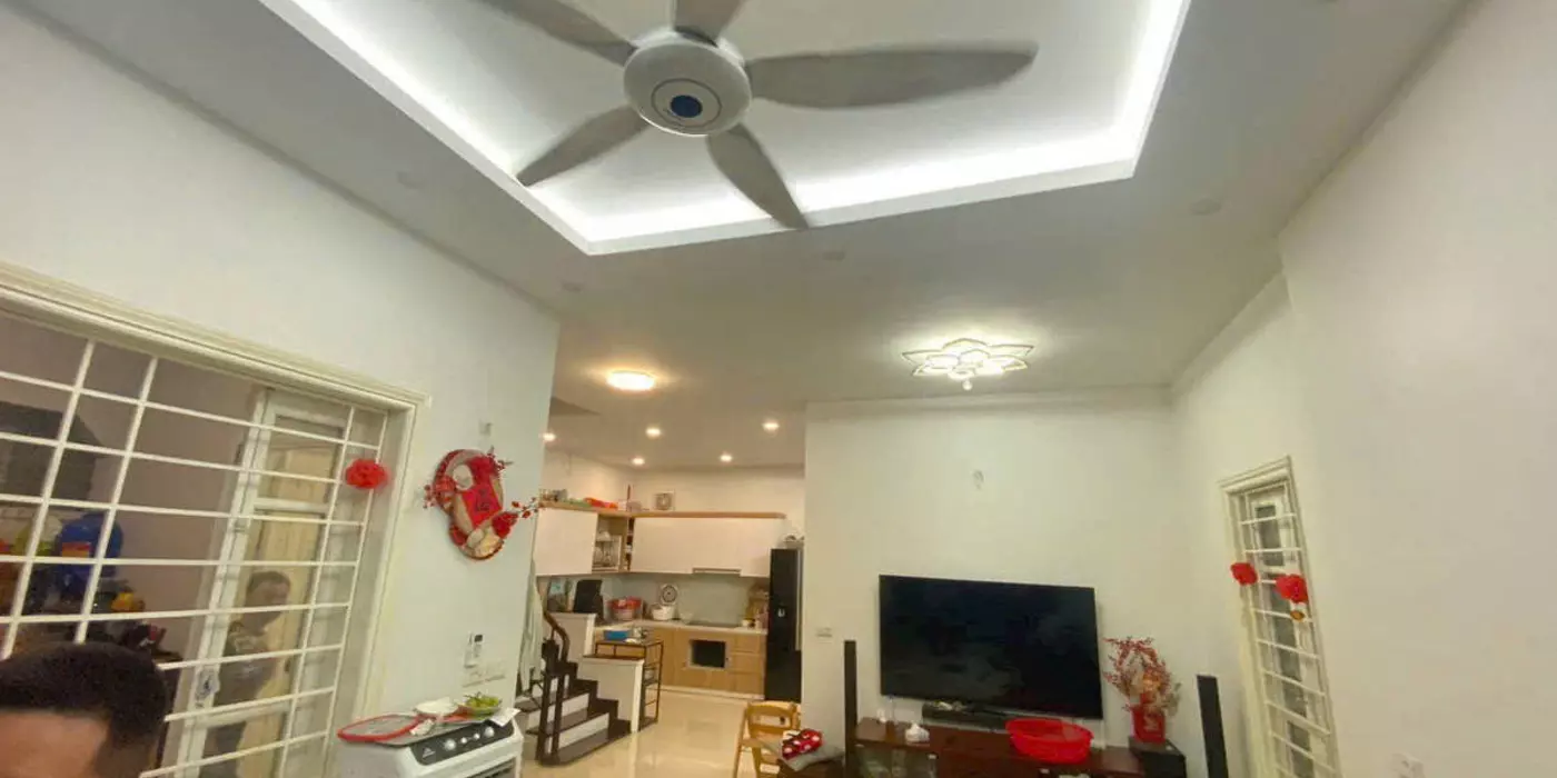 NGHI TÀM, TÂY HỒ. 50M2 3 TẦNG MT 7,3M GIÁ 7,7 TỶ- LÔ GÓC - KINH DOANH - NGÕ THÔNG - OTO NHỎ QUA