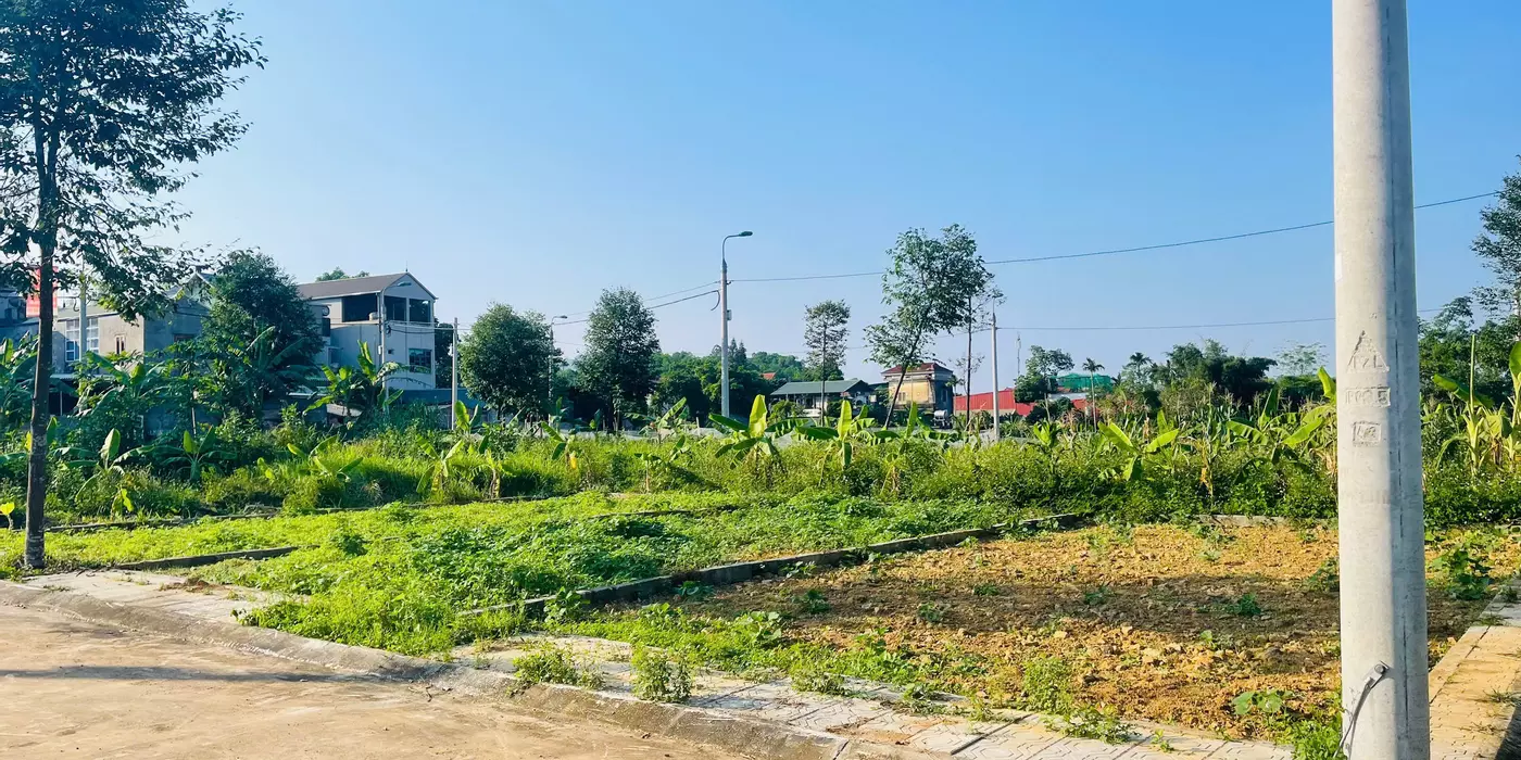 BÁN LÔ GÓC 3 MẶT TIỀN GIÁ CHỈ NHỈNH 2,5 TỶ TẠI LÕI VỆ TINH HÒA LẠC