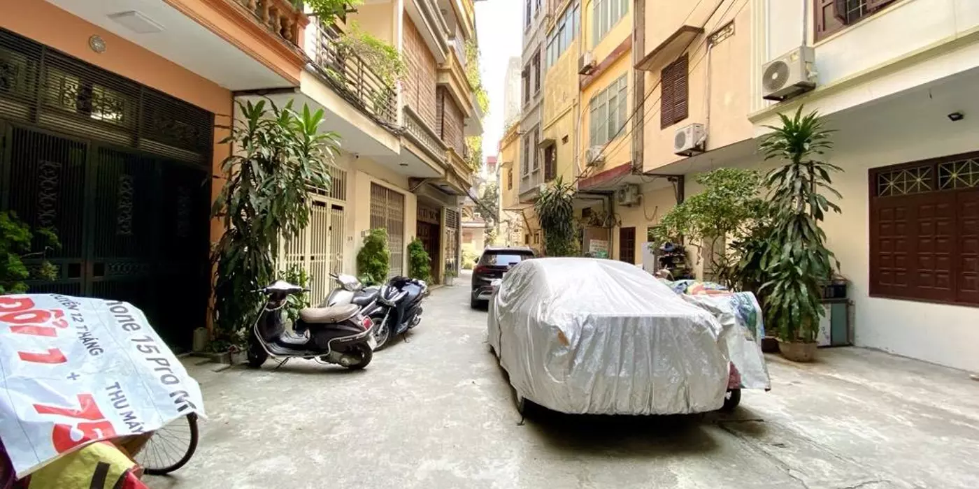 Bán nhà Nguyễn Văn Huyên sổ đỏ chính chủ. OTO đỗ cửa