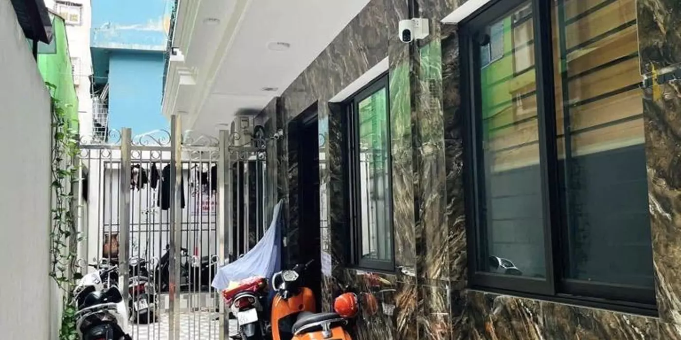 bán nhà quan hoa. sổ đỏ chính chủ. nội thất đẹp. ở ngay đón tết