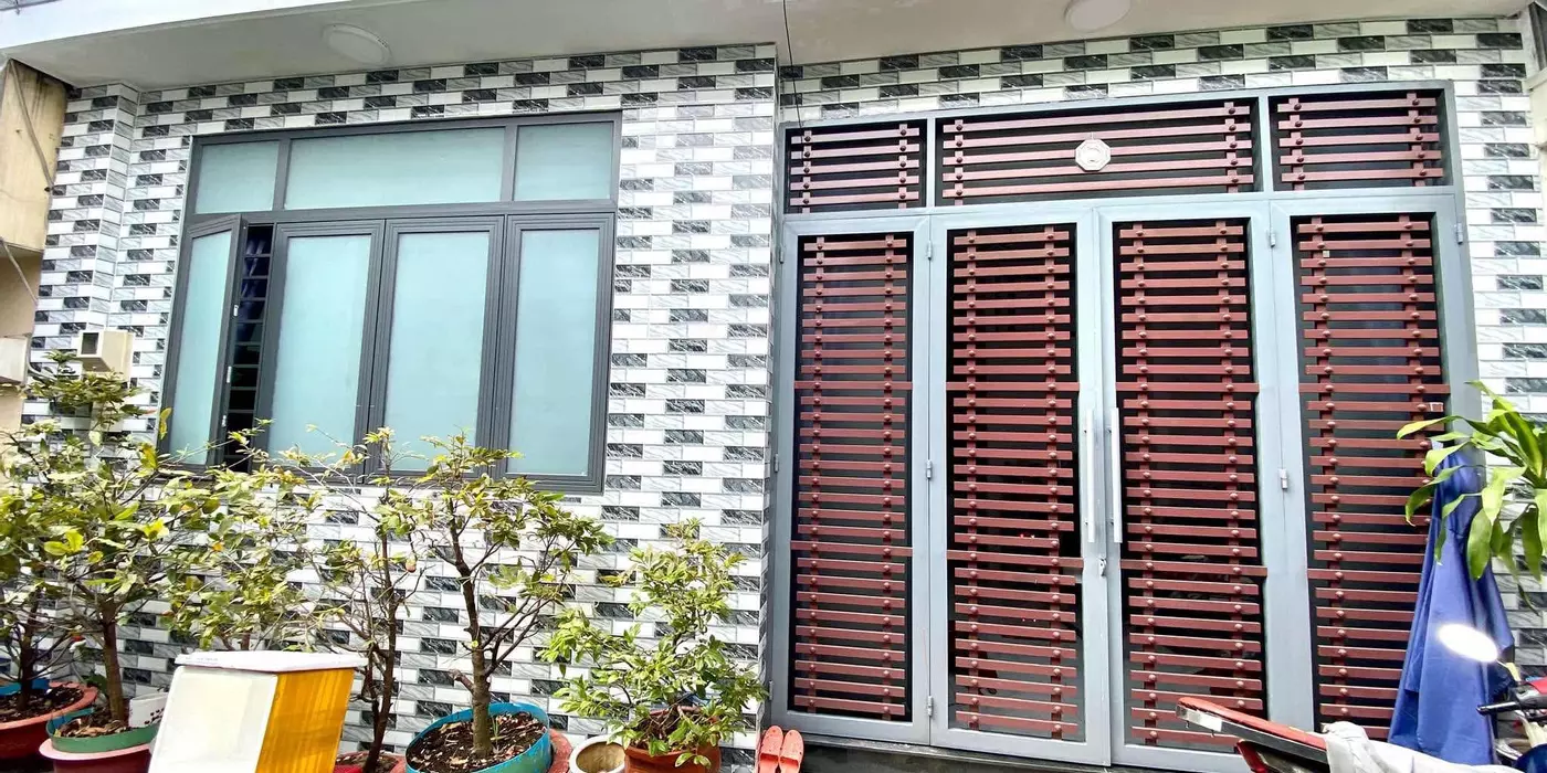 NHÀ ĐẸP 56M2 VỊ TRÍ ĐẮC ĐỊA NGAY NGÕ TƯ NƯỚC ĐÁ, GẦN CHỢ NGÕ 3 BẦU
