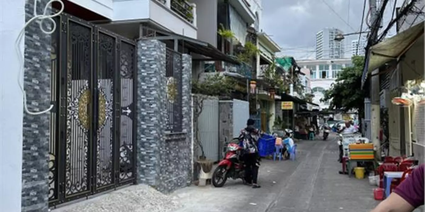 Bán nhà 01 trệt 01 mê giả, mặt tiền Đường Tân Trang, phường vạn Thạnh, TP Nha Trang DT: 60,5m2
