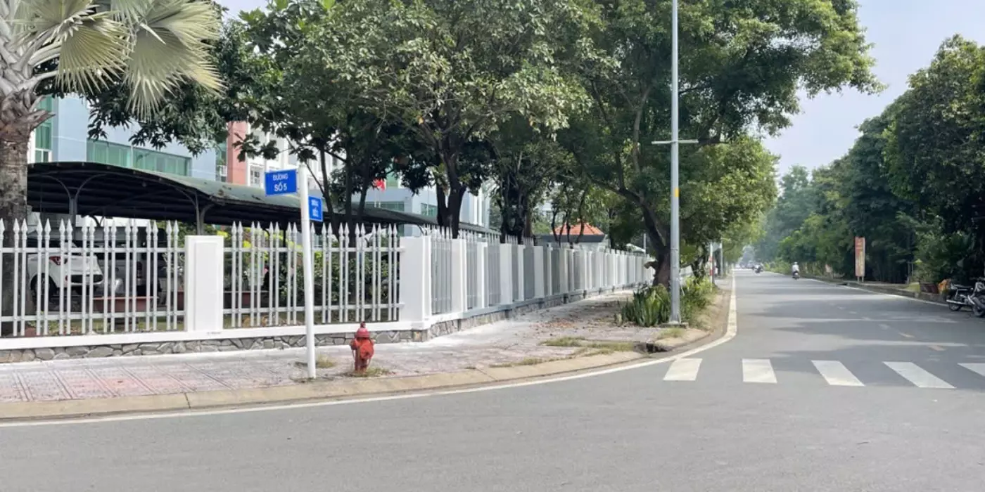 BÁN ĐÂT NGAY TT BÌNH CHÁNH NGUYỄN HỮU TRÍ 1700M2 CHỈ 40TR/M2