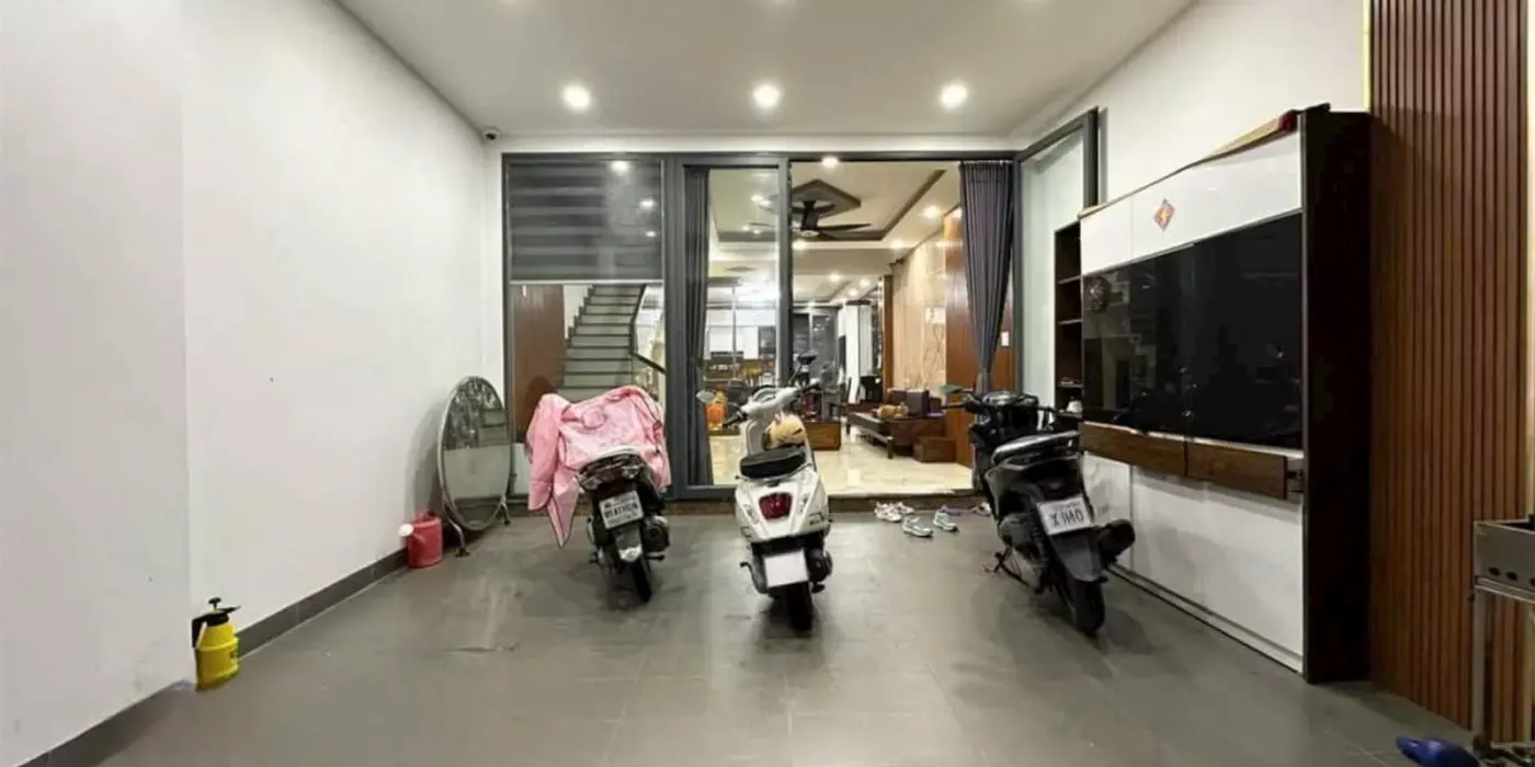 Nhà đẹp ngay Phú Mỹ Hưng, 4 tầng, 8.3 tỷ, full nội thất