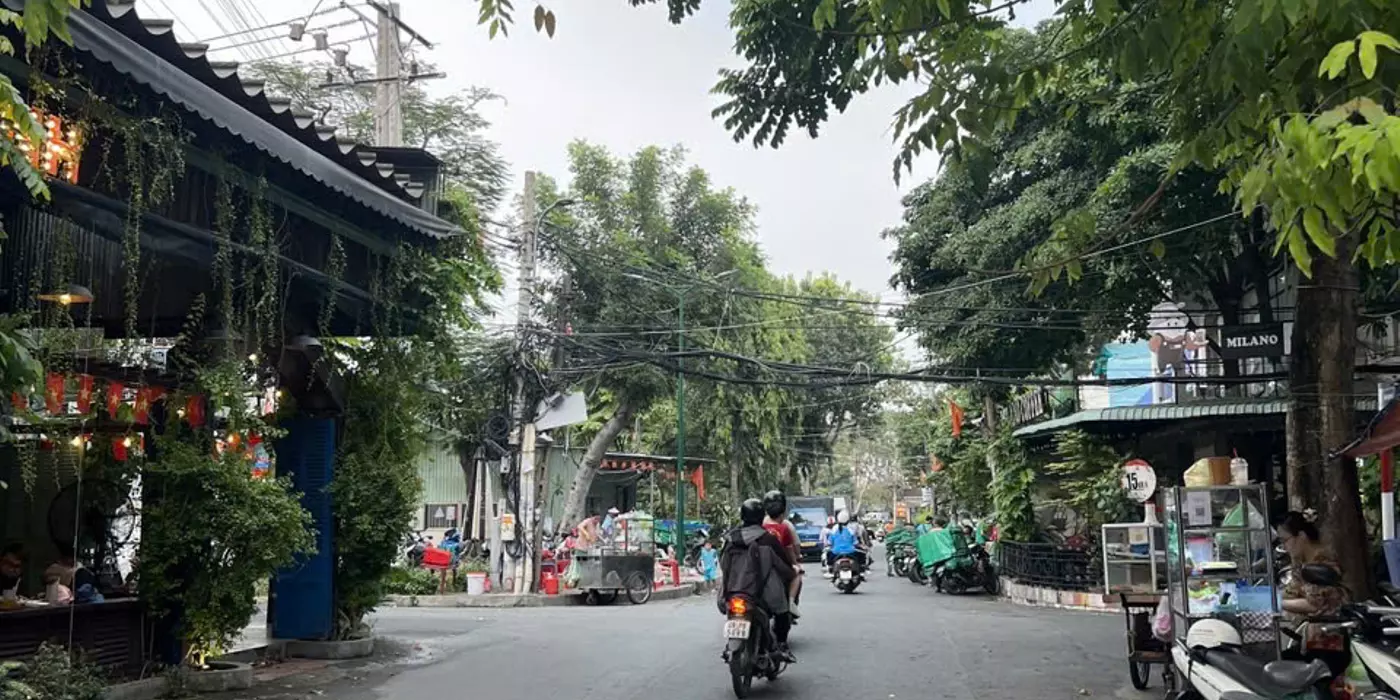 Bán nhà Hẻm 12m Phan Văn Trị ngay Emart Phan Văn Trị, 5x18m, 2 Tầng, giá 15.2 tỷ.