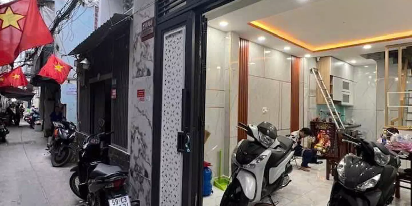 BÁN NHÀ 
Cách mặt tiền trung tâm  10 m Diện tích 92 m2 đúc 4 tấm 4 tỷ Q4