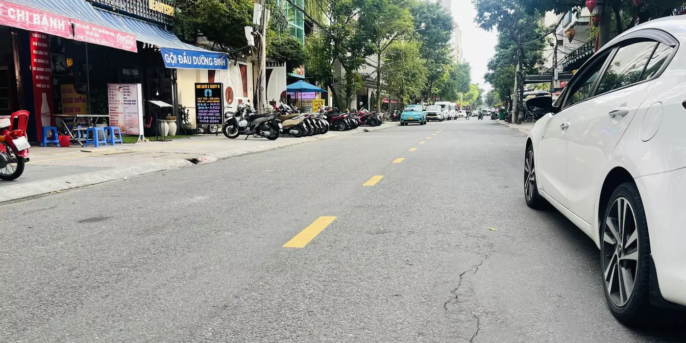 BÁN  GẤP TÒA CĂN HỘ KÈM NHÀ HÀNG LÔ GÓC 2 MẶT PHỐ GIÁ SỤP SÀN