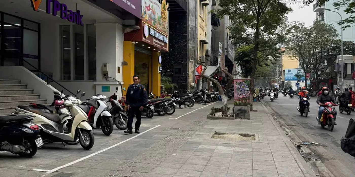 Bán nhà 3 tầng, 92m², ngõ Đội Cấn, Ba Đình, 44 tỷ, sổ đỏ