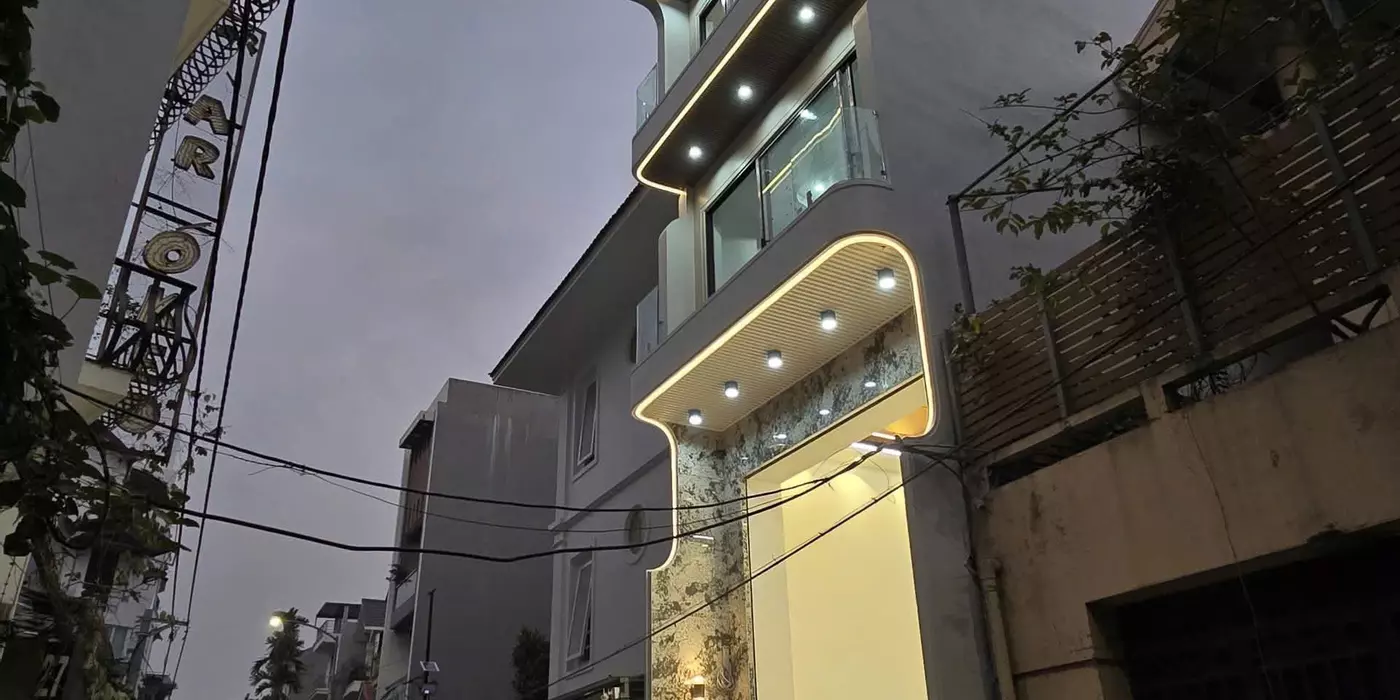 XUÂN DIỆU, TÂY HỒ. 100M2 3 TẦNG MT 8,6M GIÁ 22,5 TỶ- 10M RA MẶT NGÕ Ô TÔ TRÁNH - ĐI BỘ RA HỒ TÂY.