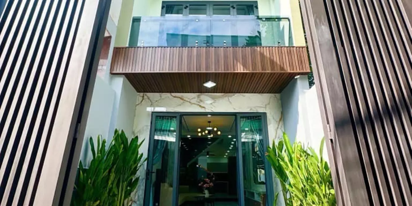 - NHÀ MỚI HOÀN THIỆN ĐẦY ĐỦ NỘI THẤT CAO CẤP, 83m2, 4x21, cách Mặt Tiền 50m, 836 Huỳnh Tấn Phát,