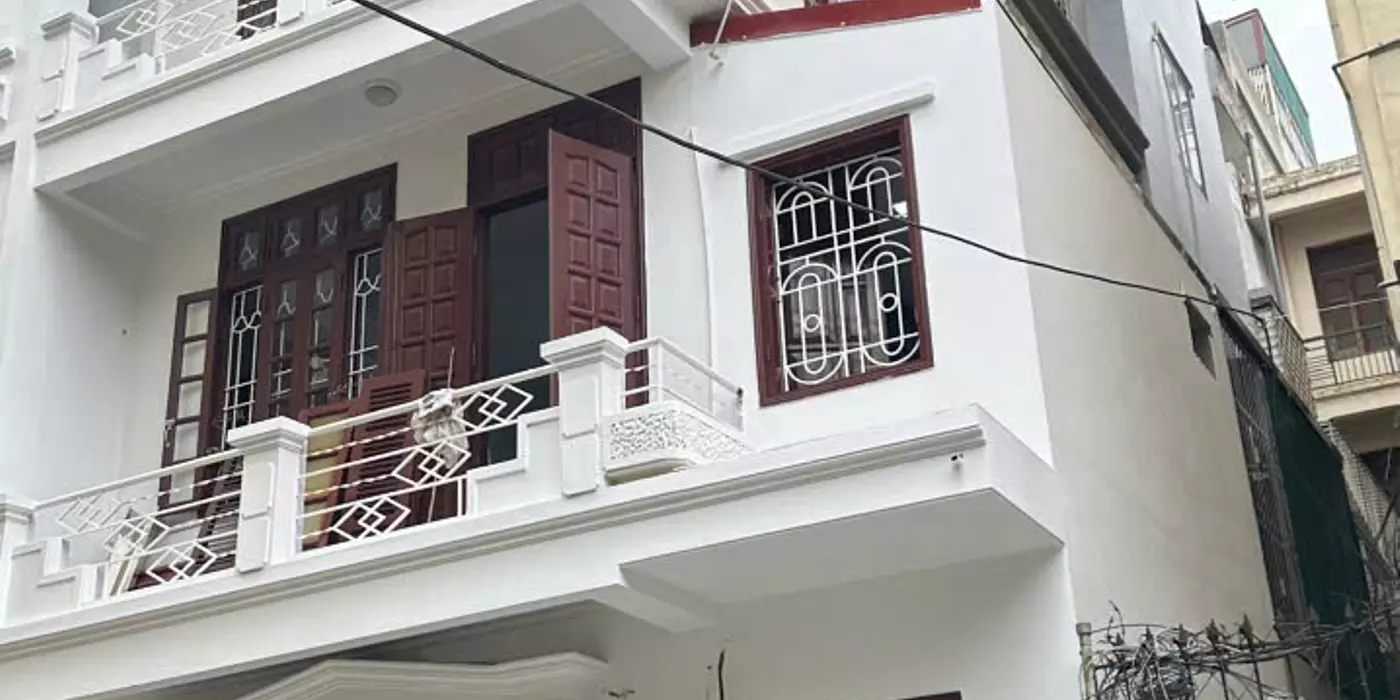 #Việt hưng - Nhà đẹp long lanh - full nội thất sịn sò
 Ô tô đỗ cổng - i Giá chỉ hơn 4.8 tỉ