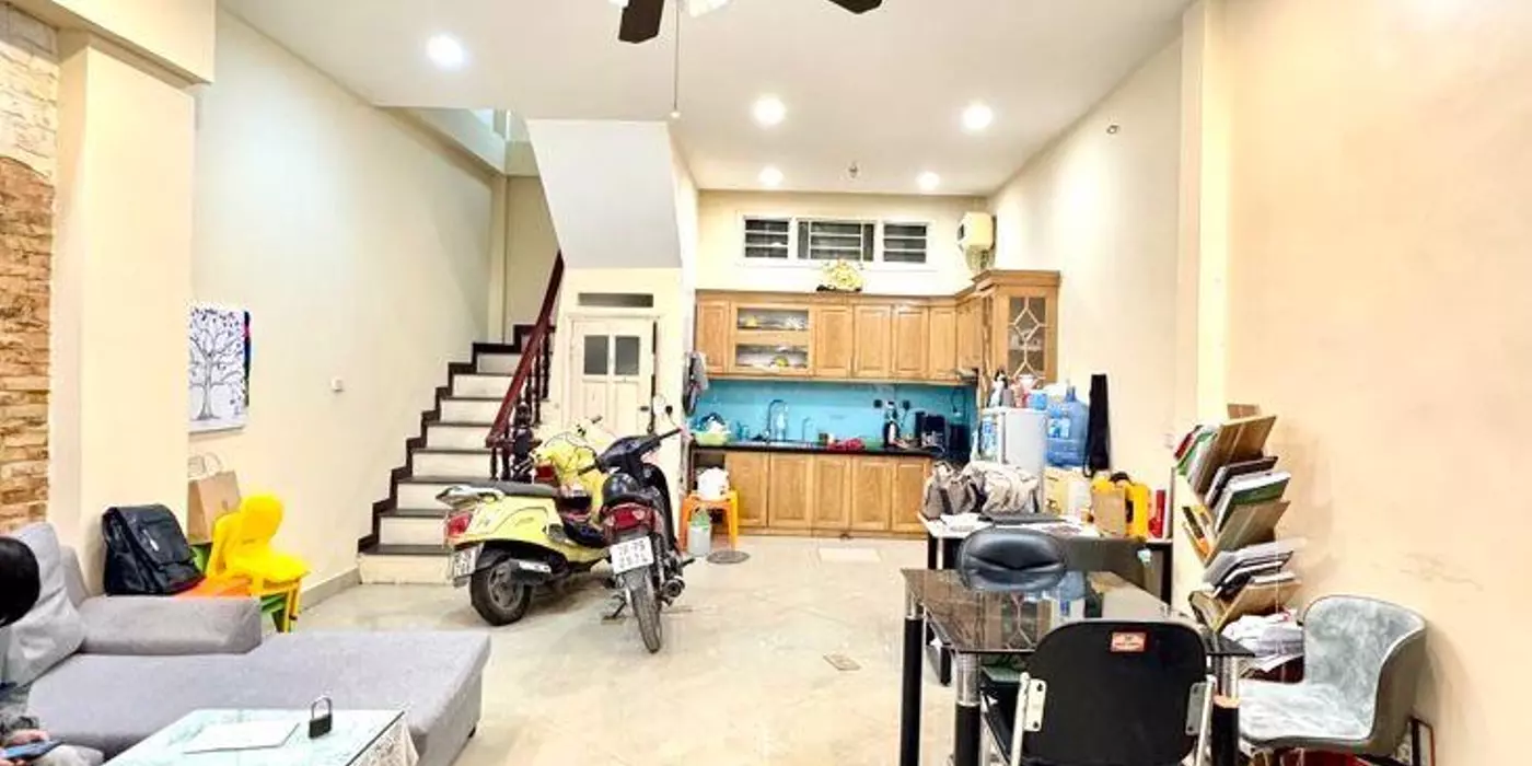 NHÀ DÂN XÂY 43M, MT 5M, SÁT MẶT ĐƯỜNG LÁNG, ĐỐNG ĐA, Ở NGAY, CHỈ 10.48 TỶ