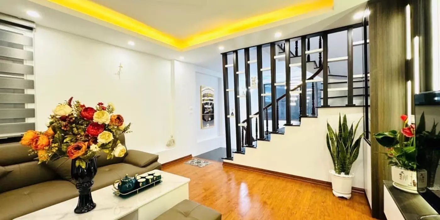 Bán nhà Yên Duyên 50m², 5 tầng, 3PN, ô tô đỗ cổng, gần hồ, 5.6 tỷ