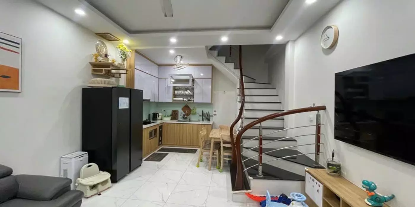 BÁN NHÀ PHỐ GIA QUẤT 40 M2 * 5 TẦNG * 5.4 TỶ , FULL NỘI THẤT
