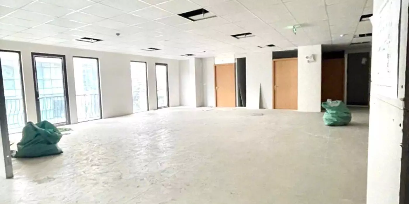 TÒA BUILDING VP CẦU GIẤY, 240/280M x 10T, MT 18M, VỈA HÈ Ô TÔ TRÁNH, 142 TỶ