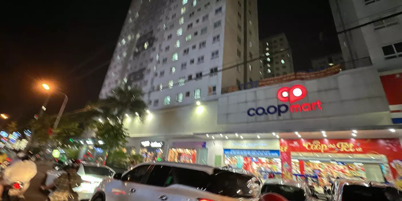 Bán trường Cao Đẳng ngang 56m gần Phan Văn Hớn Q12 6 tầng 4760m2 220 phòng học 270 tỷ.