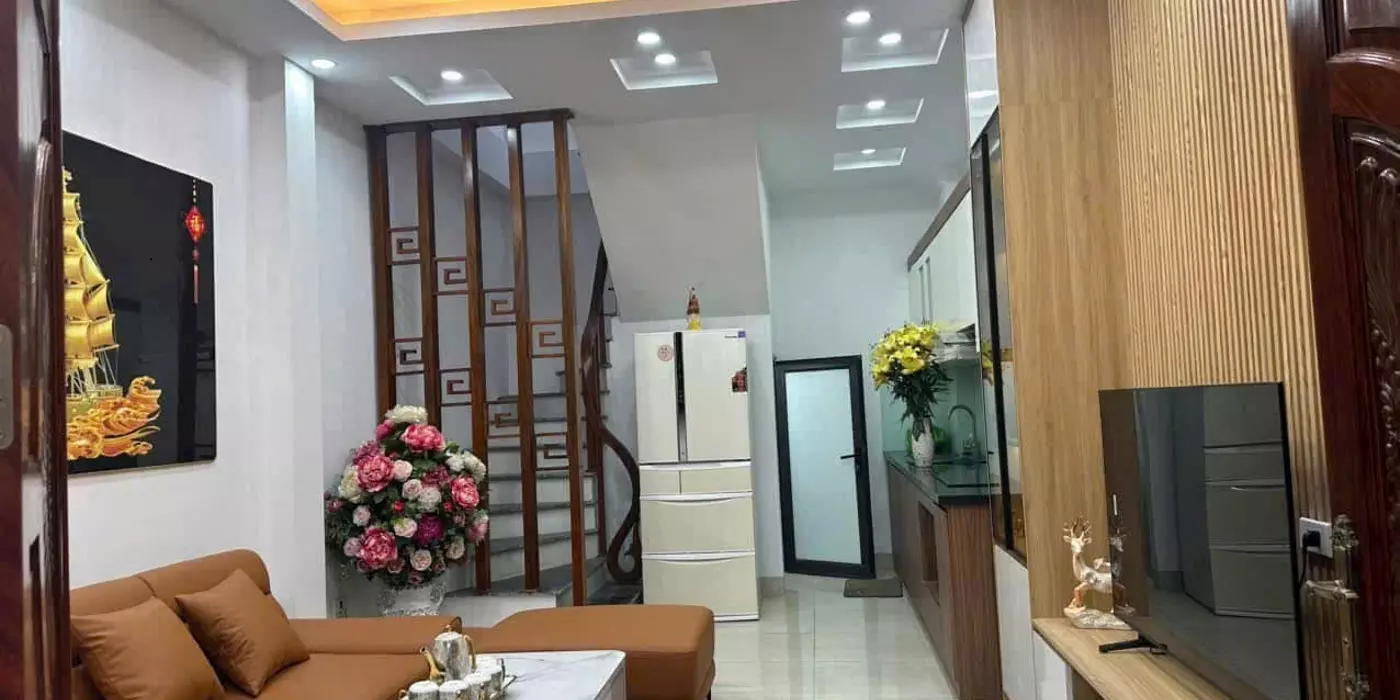 BÁN NHÀ PHỐ CỔ NGỌC LÂM 33M2 * 5 TẦNG  *7.5 TỶ , TRUNG TÂM PHỐ NGỌC LÂM