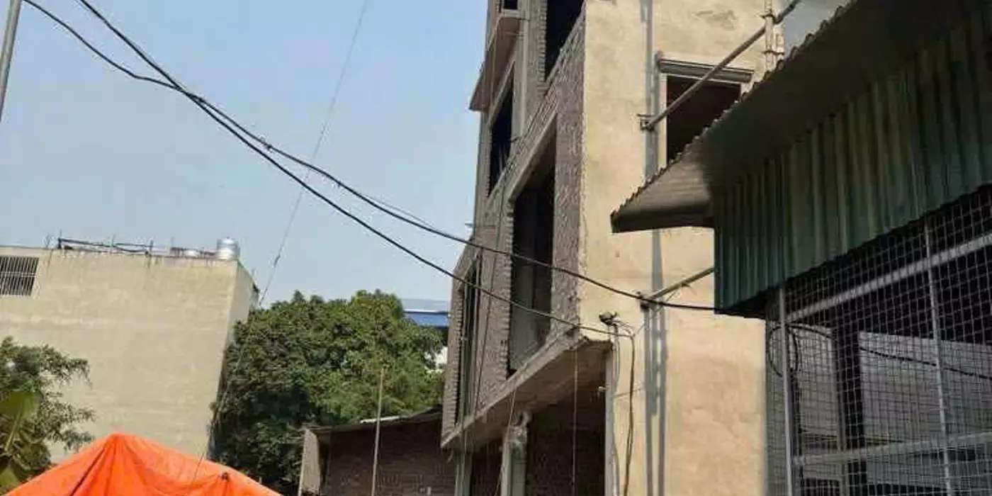 Nhà xây mới phố Xuân Đỗ ô tô ngủ trong nhà