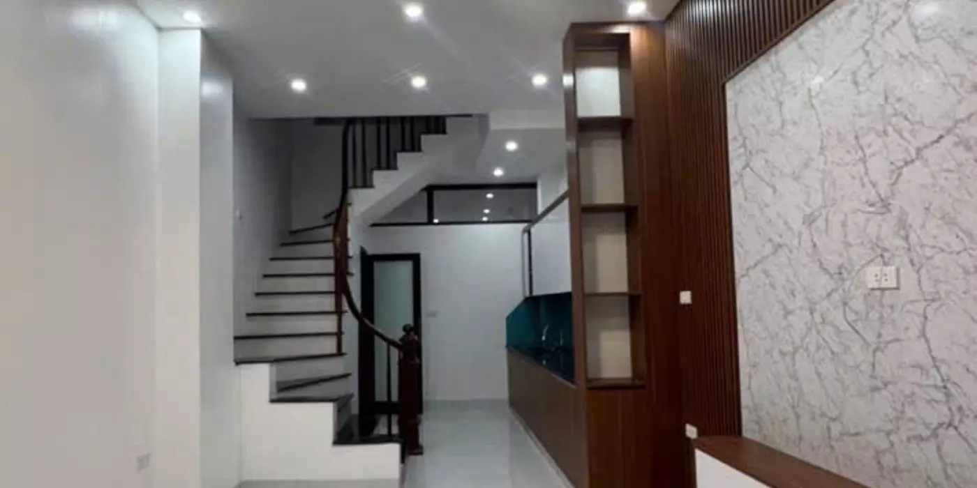 BÁN NHÀ DÂN XÂY PHỐ TẢN ĐÀ 32M2 X 5 TẦNG, GẦN PHỐ, Ô TÔ ĐỖ CỬA.