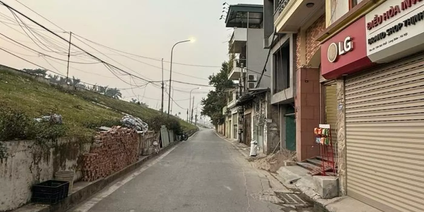 NHÀ DÂN XÂY MẶT PHỐ LONG BIÊN, Ô TÔ TRÁNH ĐỖ NGÀY ĐÊM SIÊU KINH DOANH