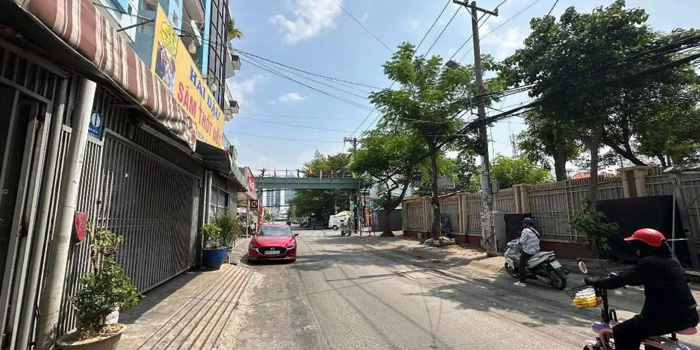 Căn hộ dịch vụ, Đối diện Trường cấp 2 Nguyễn Hữu Thọ, thu nhập 420triệu/Năm, ngang 8m,
