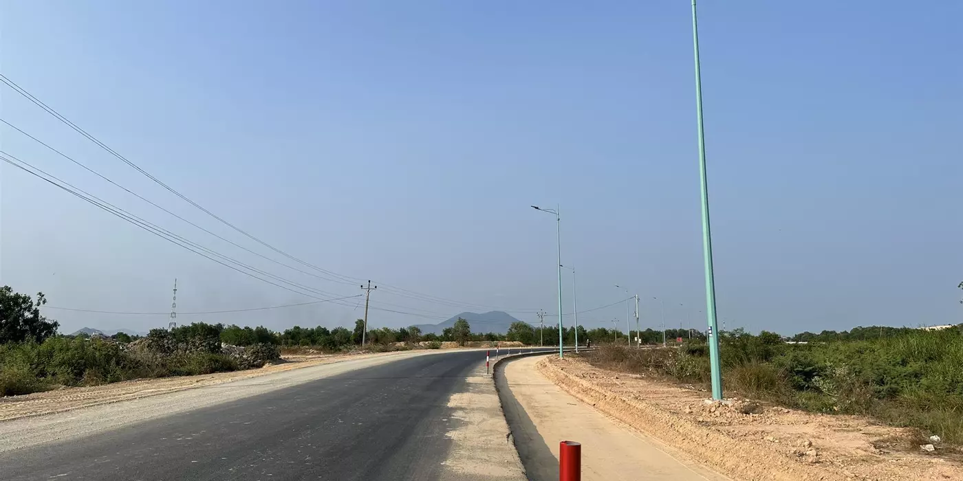 Bán 27m x 83m đất ONT Đường Hùng Vương - Tân Tiến - TX LaGi giá đầu tư 7.9tr/m2 view Biển