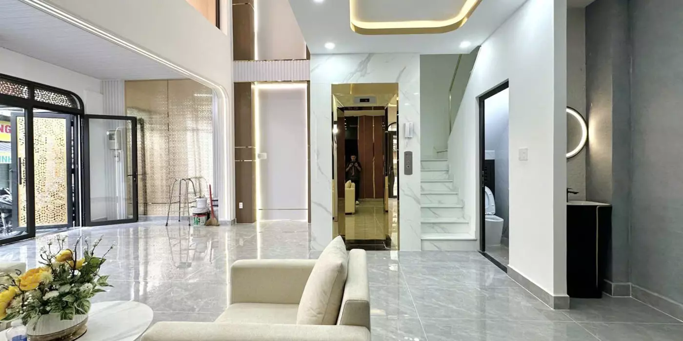Bán nhà Mặt tiền Nguyễn Văn Khối ( Cây Trâm cũ) - CV Làng Hoa, 7x8.5m, 6 Tầng, 13.5 tỷ.