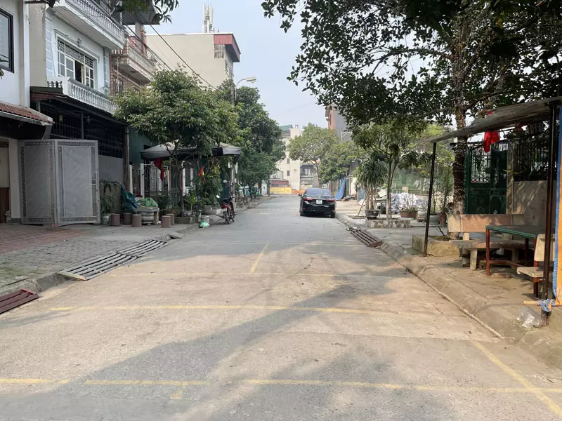 Chính chủ cần bán 76m2 đất, đường phân lô tại Tổ 5 Cự Khối. Ngay gần Chợ và Công Viên