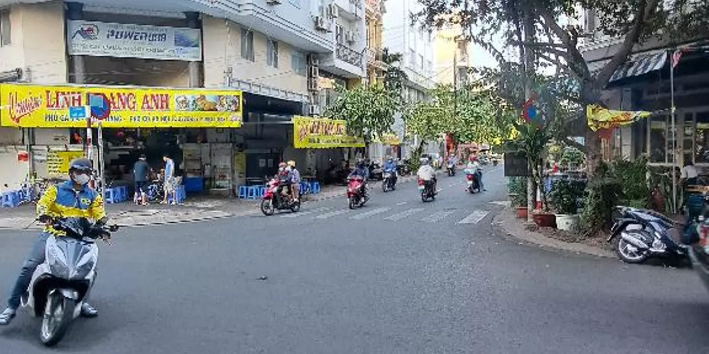 HIẾM. Căn góc 2 mặt tiền đường số, ngang 7m, 117m2, 3 tầng, Phường Tân Quy Quận 7-Gía 35