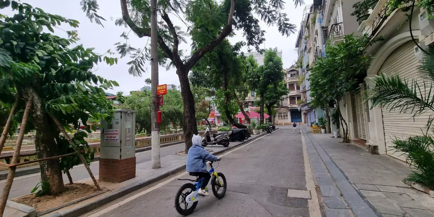 Hiếm đường Cầu Giấy 48m2, 3T, MT5.2m view Hồ Quận Ủy lô góc 3 thoáng vỉa hè ô tô