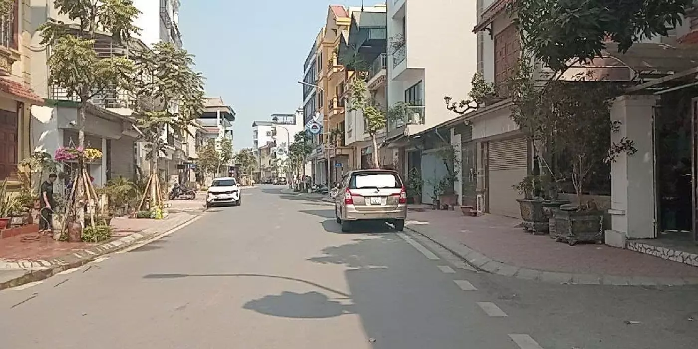 TRUNG TÂM - SÁT VINHOMES RIVERSIDE NGÕ RỘNG - NHÀ MỚI TINH-