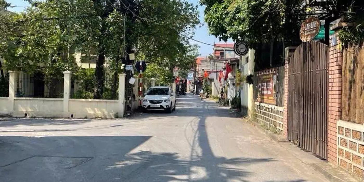 Hiếm - Lô Góc Ngõ Nông Gần Ô Tô - Thang máy