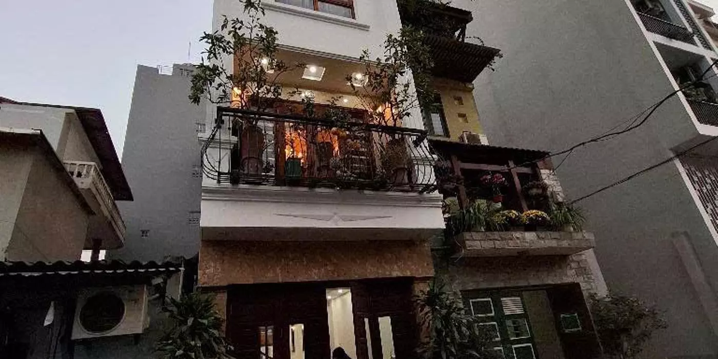 MẶT ĐƯỜNG Ô TÔ TRÁNH, 7 CHỖ VÀO NHÀ, THIẾT KẾ ĐẸP, NỘI THẤT SỊN SÒ.Sổ vuông đẹp sẵn giao dịch.