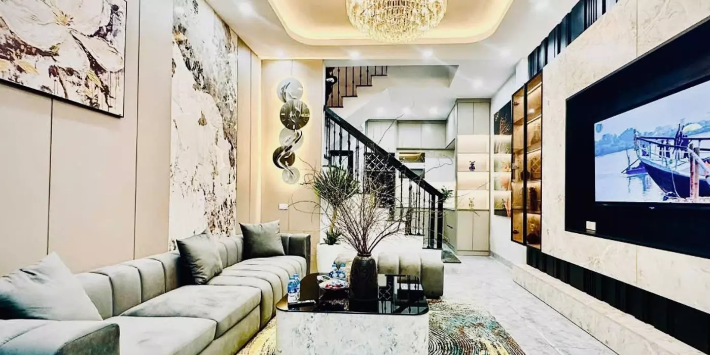 CẦN BÁN GẤP NHÀ ĐẸP PHỐ NGỌC LÂM 40M XÂY 4 TẦNG CHÀO BÁN 6 TỶ NGÕ NÔNG, CHỈ VÀI BƯỚC RA ĐẾN NGÕ Ô