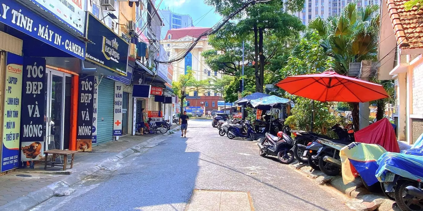 Nhà đẹp phố Trung Kính 36m2, 5 tầng vỉa hè ô tô 2 thoáng kinh doanh tặng full nội thất