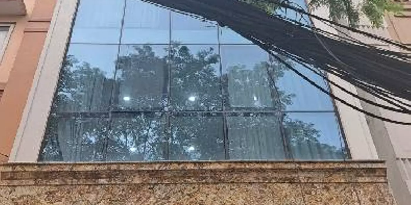 Tòa văn phòng đường Hoàng Quốc Việt 80m2, 8T, MT4.8m thông sàn giá 30 tỷ đẹp long lanh