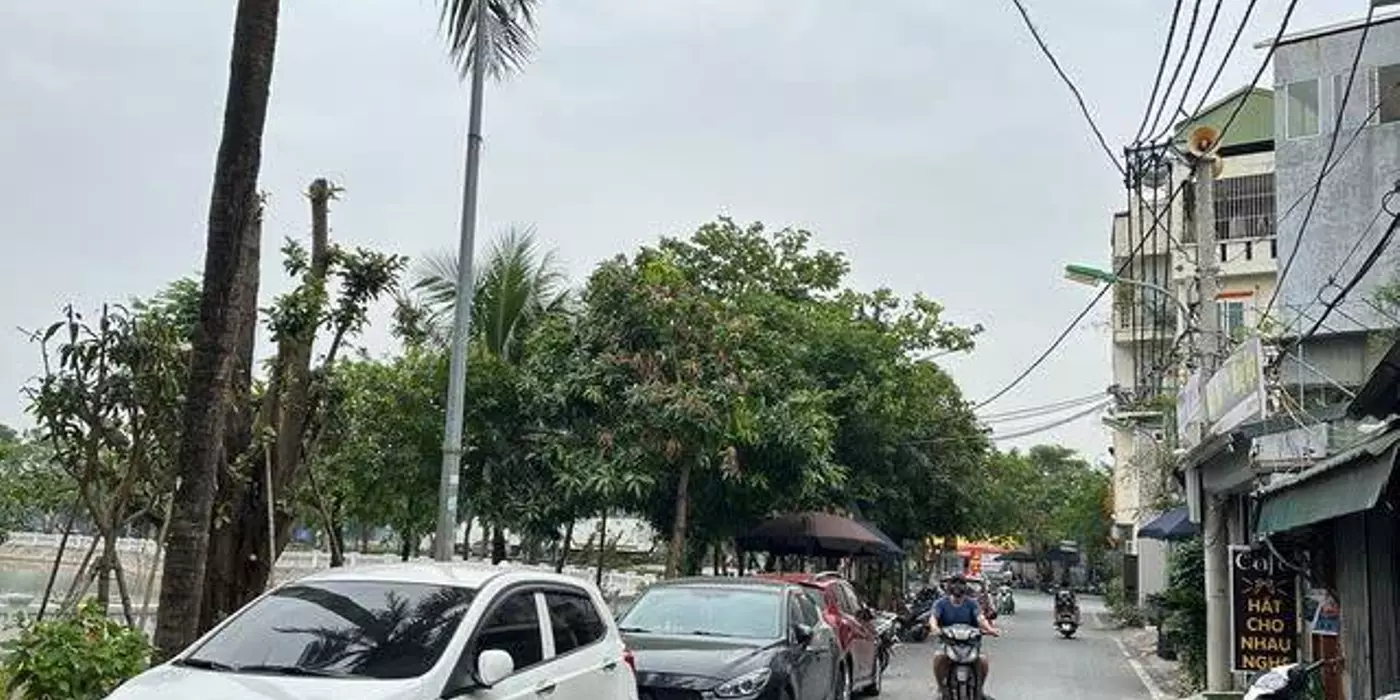 Rẻ nhất Thủ Đô-70m x 3 tầng-gara ô tô-gần hồ-nhà mới ở luôn-hàng xóm AEON Long Biên