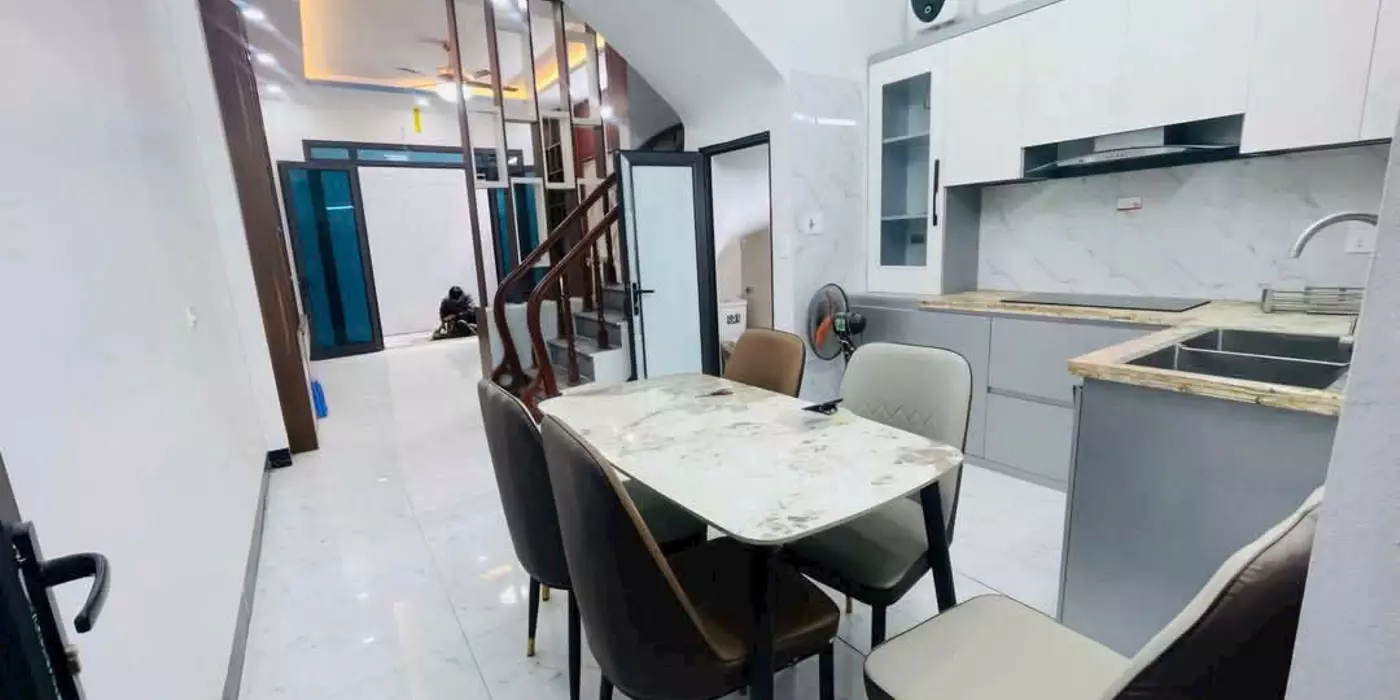 CỰC HIẾM- HƠN 6 TỶ - 49M NHÀ DÂN XÂY PHỐ CỔ NGỌC LÂM, LÔ GÓC, NGÕ THÔNG 10M RA HỒ
