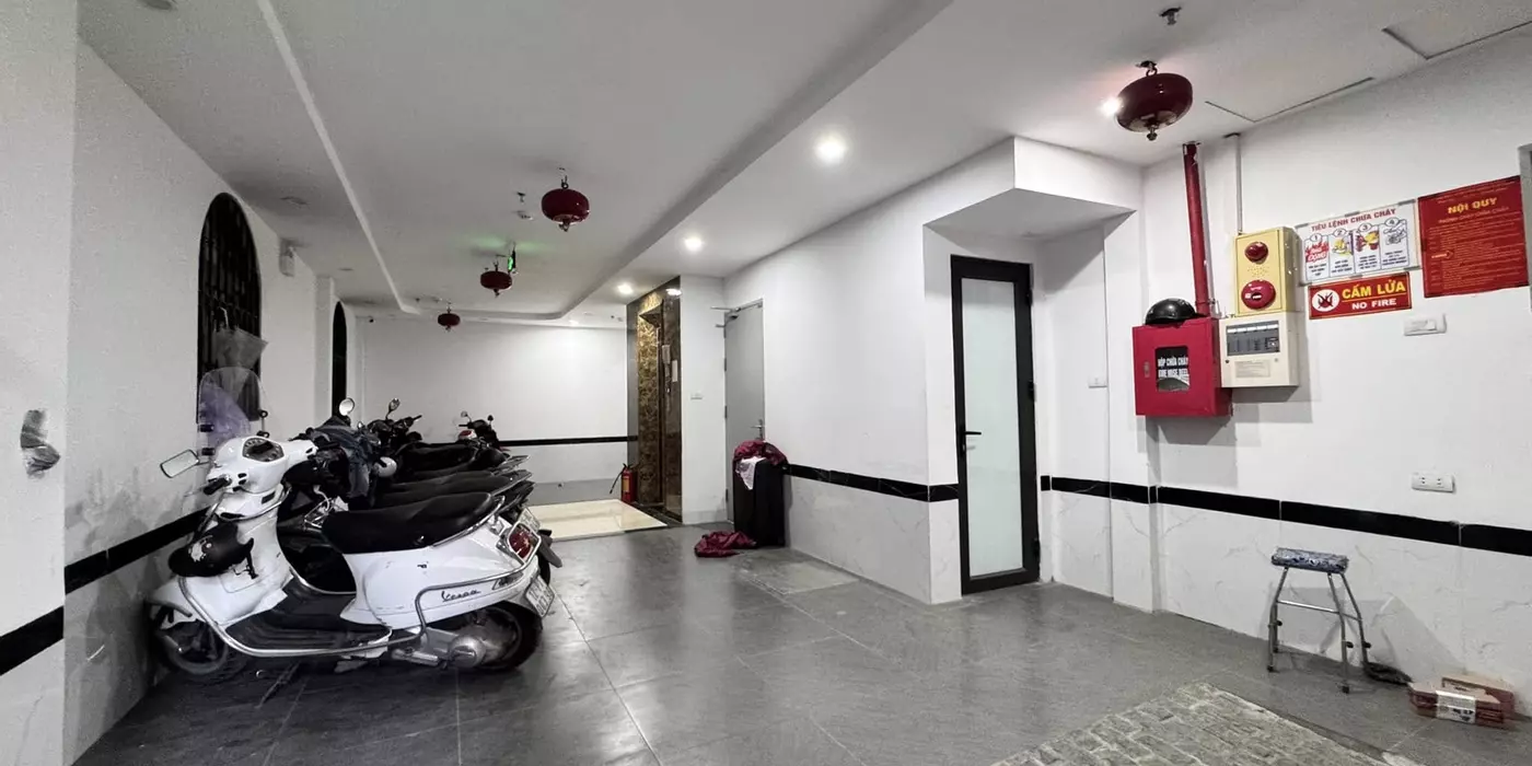 Tòa căn hộ phố Hoa Bằng 66m2, 6T thang máy, MT5.6m cực đẹp thu 90tr/tháng ô tô vào