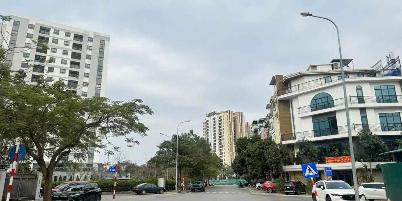 Chính chủ bán  Nhà đẹp long lanh Việt Hưng - full nội thất sịn sò, 1 nhà ra oto tránh, 43,5m, 5