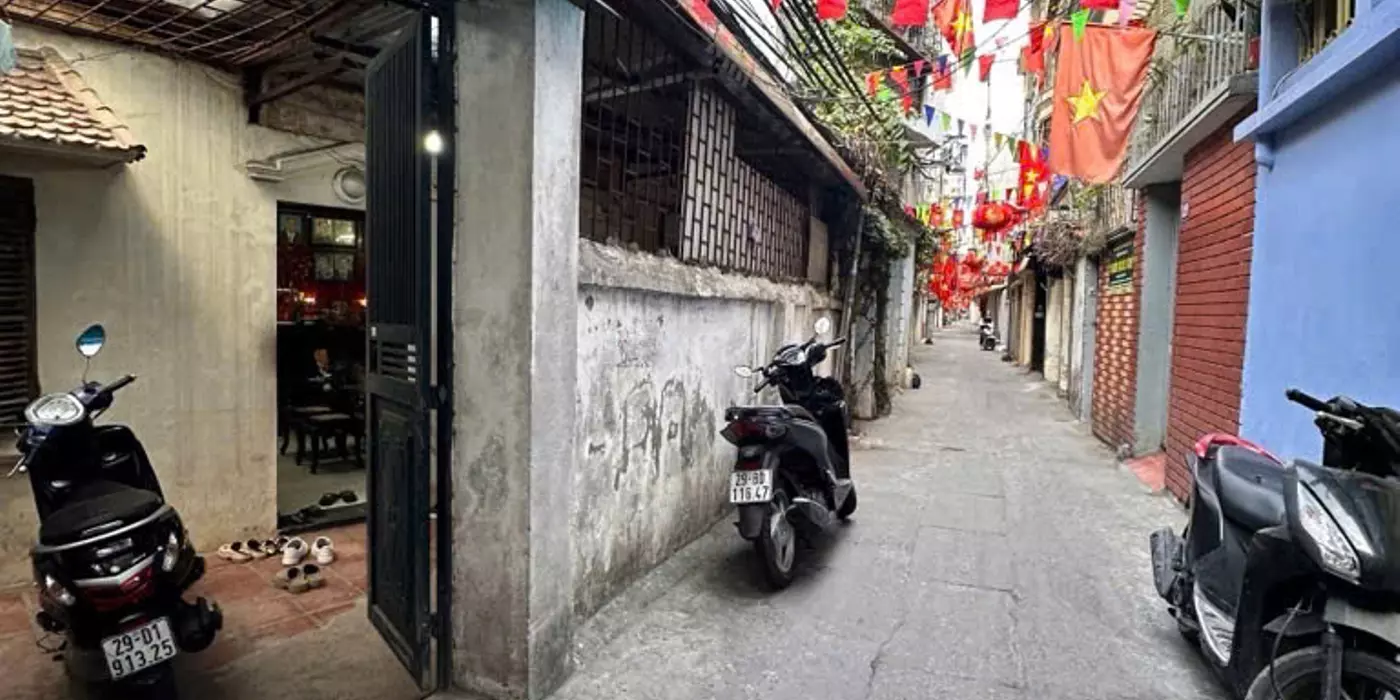 Bán nhà tập thể tầng 1 bùi ngọc dương 1 nhà ra phố kinh doanh hai bà trưng